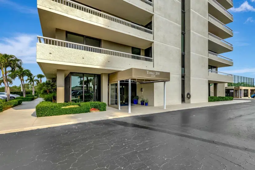 Picture of 5550 N Ocean Drive 2B, Riviera Beach FL 33404
