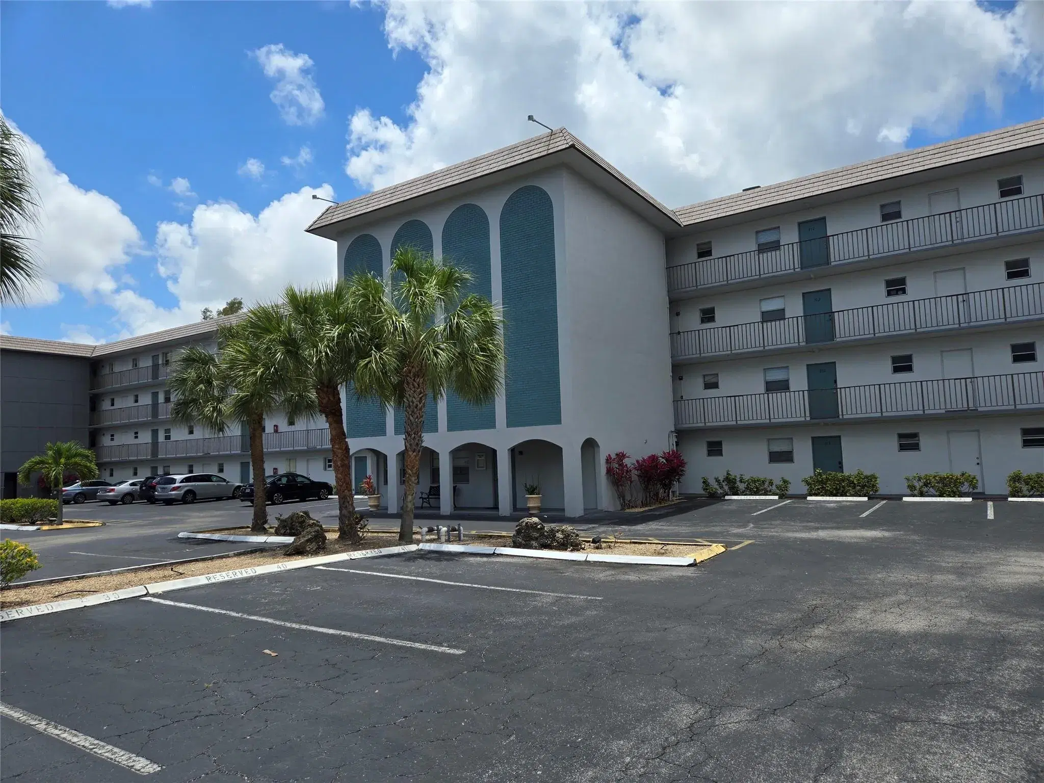 Picture of 4311 Crystal Lake Dr 116, Deerfield Beach, FL 33064