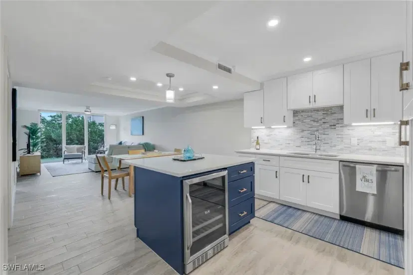 Picture of 200 Periwinkle Way 114, Sanibel FL 33957
