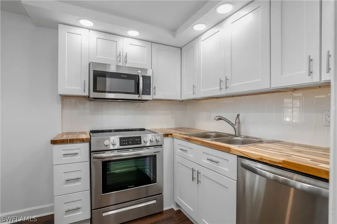 Picture of 126 Andre Mar Dr, Fort Myers Beach, FL 33931