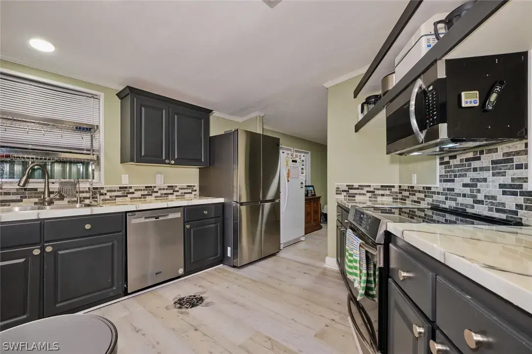 Picture of 928 Yacht Club Way Nw, Moore Haven, FL 33471