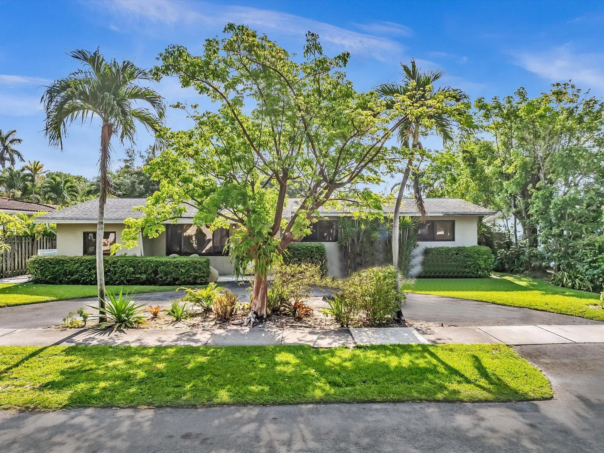 Picture of 19321 NE 18Th Place, Miami, FL 33179
