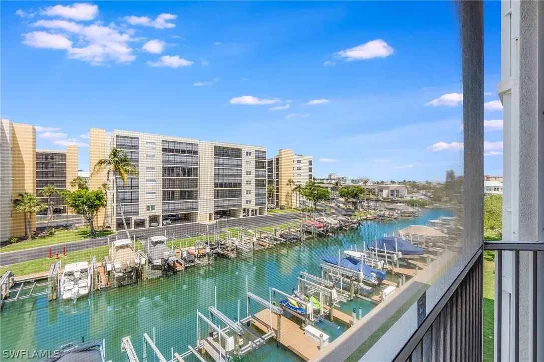 Picture of 4351 Bay Beach Ln 332, Fort Myers Beach, FL 33931