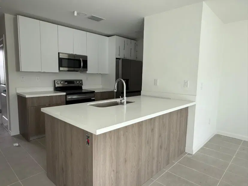 Picture of 2526 Pierce Street 4, Hollywood FL 33020