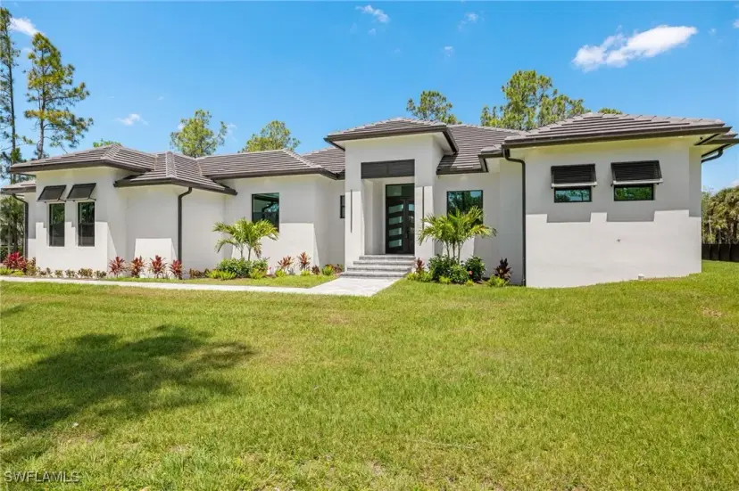 Picture of 1587 Golden Gate Blvd W, Naples FL 34120