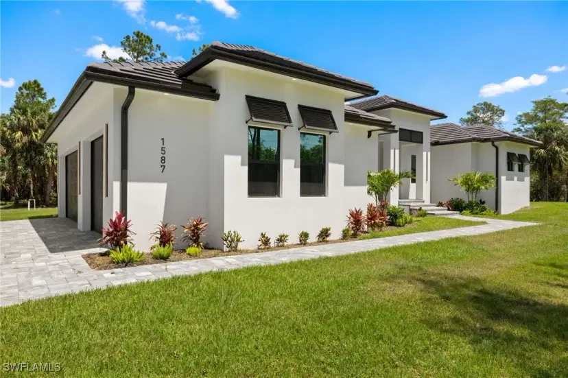 Picture of 1587 Golden Gate Blvd W, Naples FL 34120