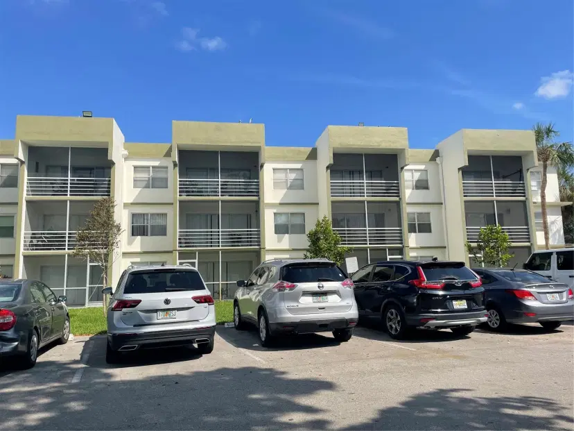 Picture of 4255 N University Dr 214, Sunrise FL 33351