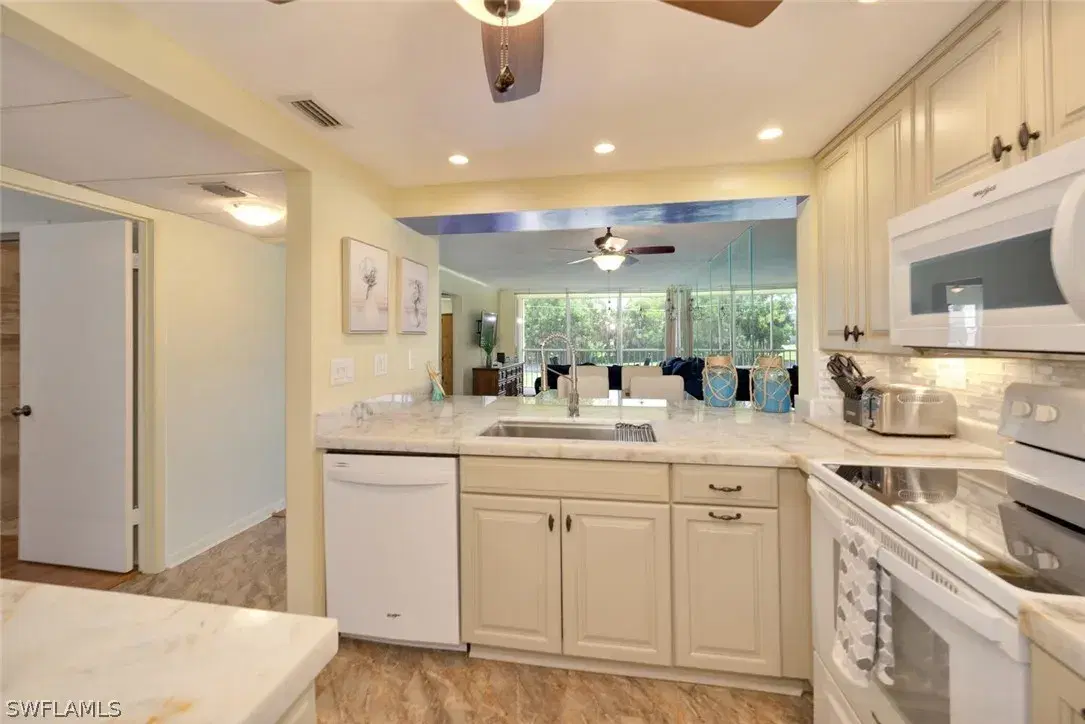 Picture of 1083 Forest Lakes Dr 207, Naples, FL 34105
