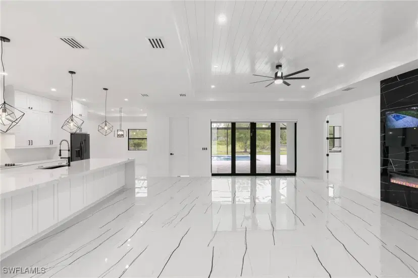 Picture of 167 Everglades Blvd N, Naples FL 34120