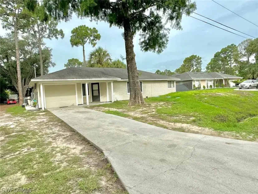 Picture of 708 Lincoln Ave, Lehigh Acres FL 33972
