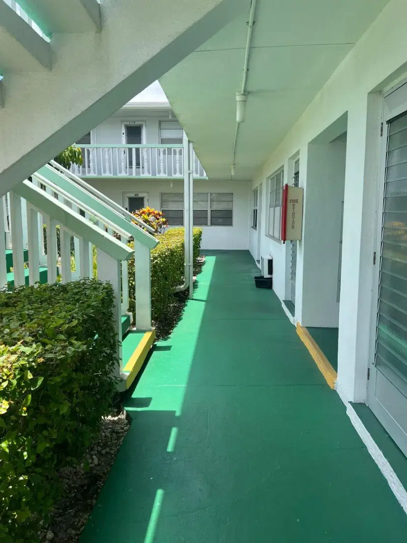 Picture of 103 Kingswood F, West Palm Beach FL 33417