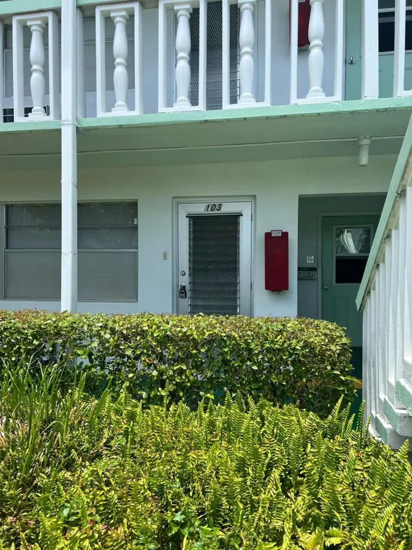 Picture of 103 Kingswood F, West Palm Beach FL 33417