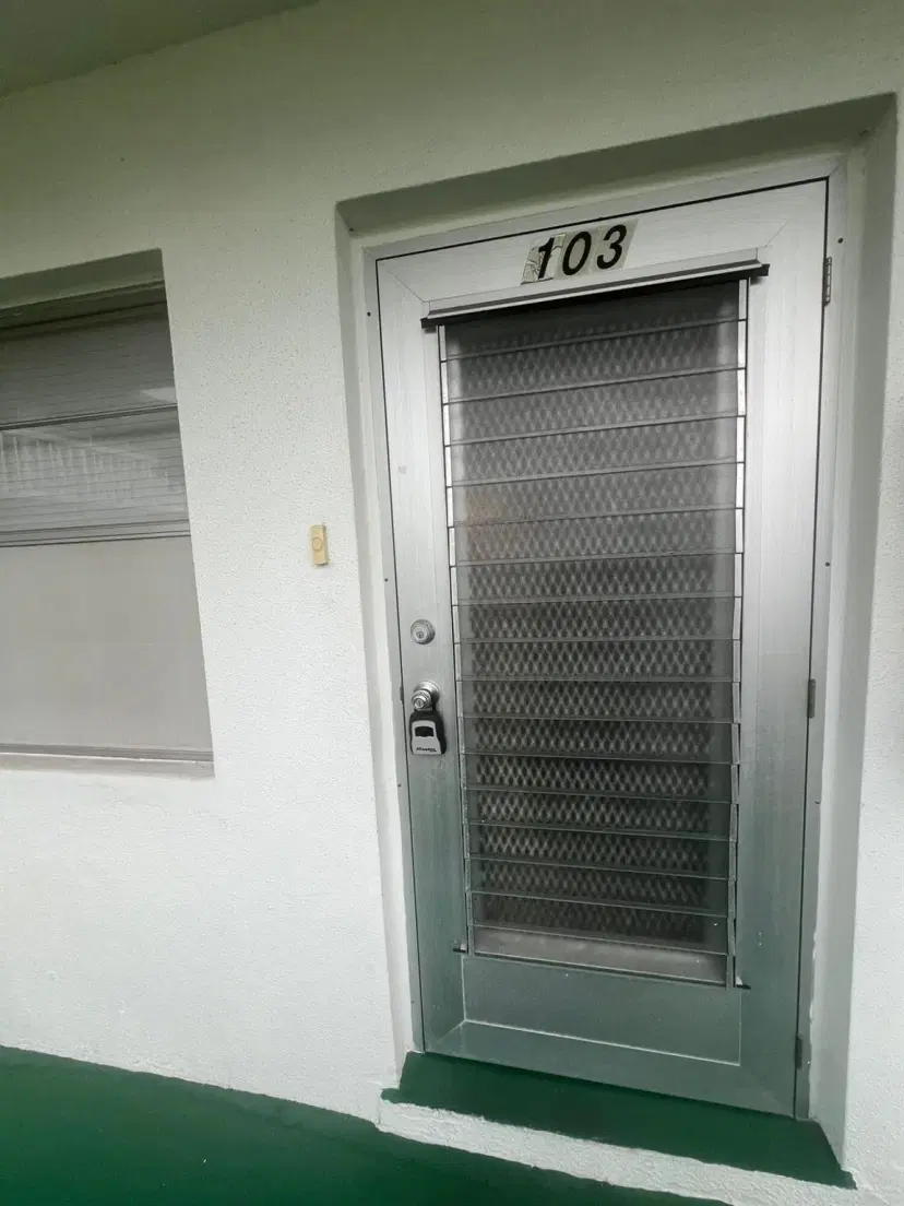 Picture of 103 Kingswood F, West Palm Beach FL 33417