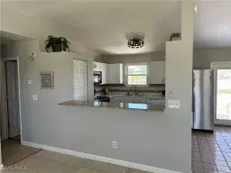 Picture of 417 SE 19Th Ln, Cape Coral, FL 33990