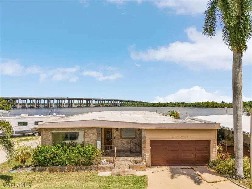Picture of 315 Shoreland Dr, Fort Myers FL 33905
