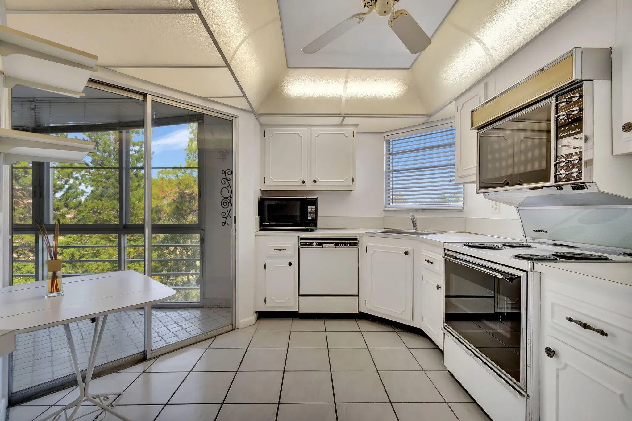 Picture of 3810 Via Poinciana 502, Lake Worth, FL 33467