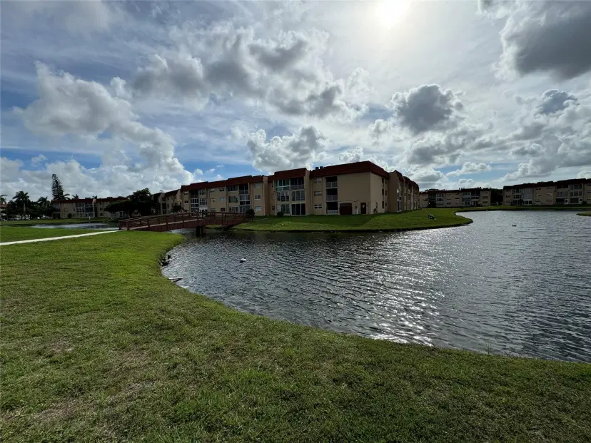 Picture of 2781 N Pine Island Rd 202, Sunrise FL 33322