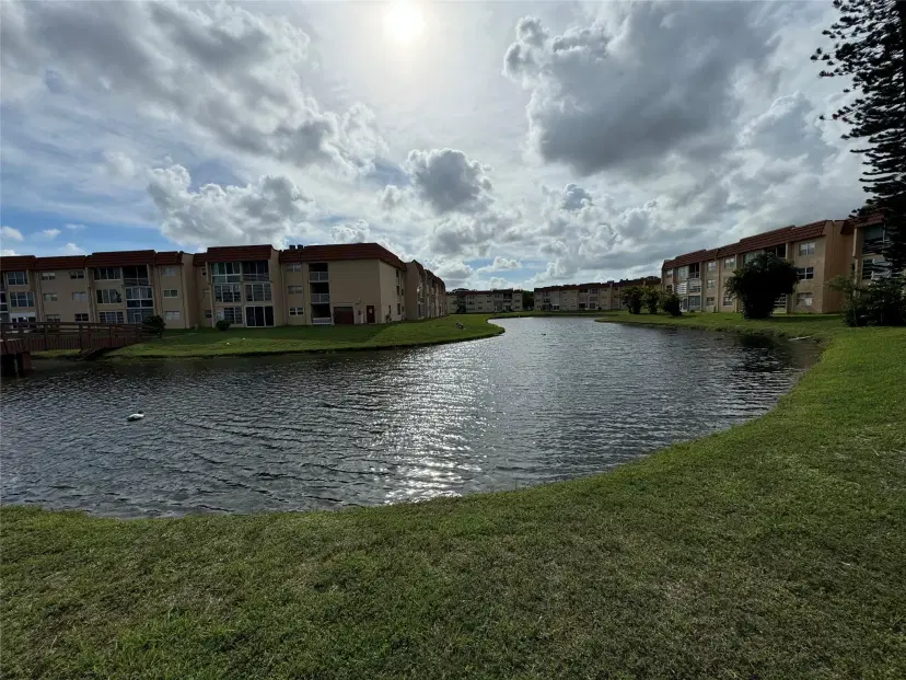 Picture of 2781 N Pine Island Rd 202, Sunrise FL 33322