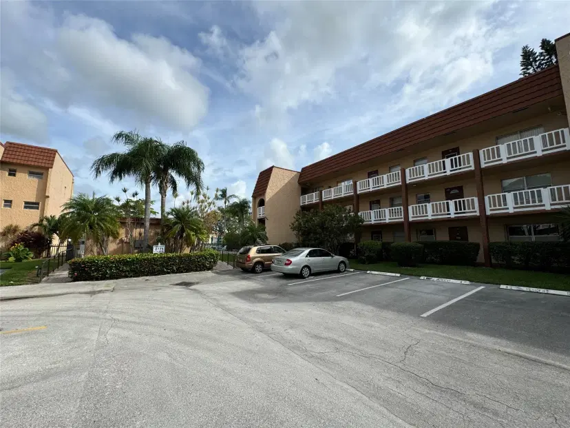 Picture of 2781 N Pine Island Rd 202, Sunrise FL 33322
