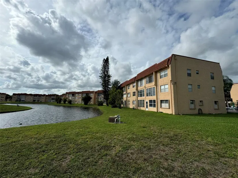 Picture of 2781 N Pine Island Rd 202, Sunrise FL 33322
