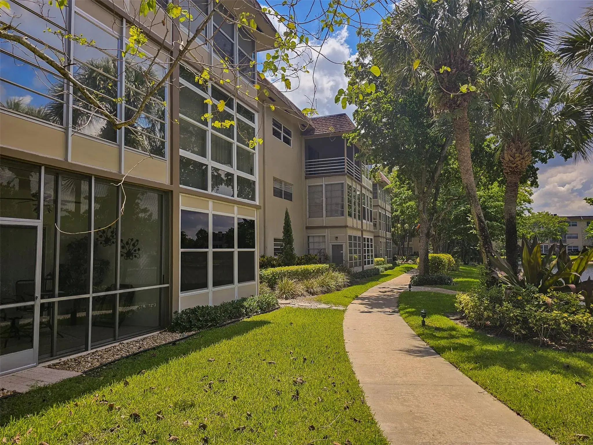 Picture of 3531 NW 50Th Ave 614, Lauderdale Lakes, FL 33319