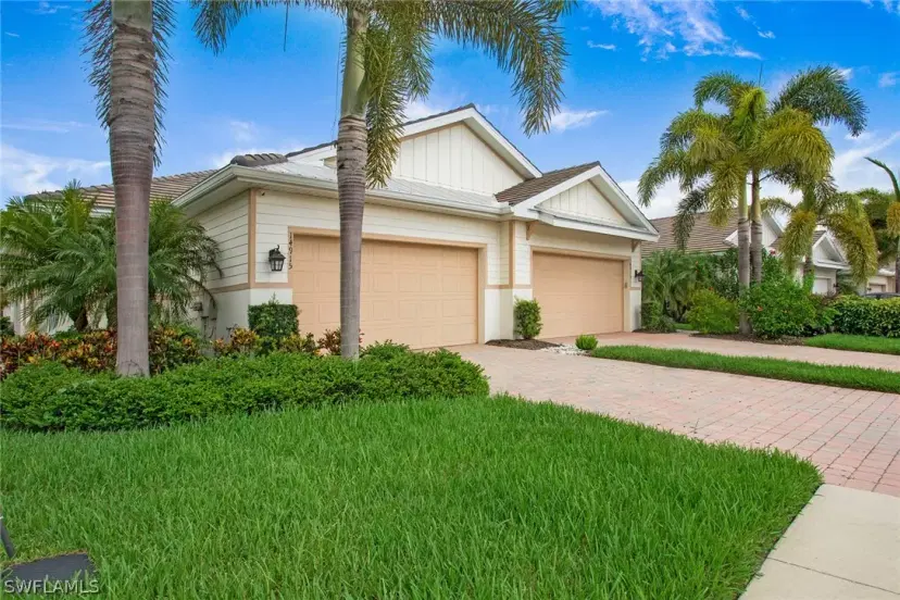 Picture of 14915 Edgewater Cir, Naples FL 34114