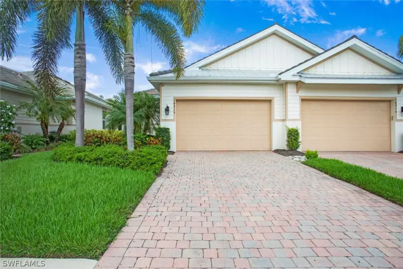 Picture of 14915 Edgewater Cir, Naples FL 34114