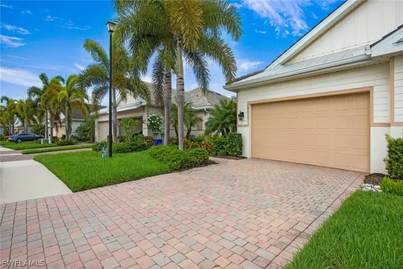 Picture of 14915 Edgewater Cir, Naples FL 34114