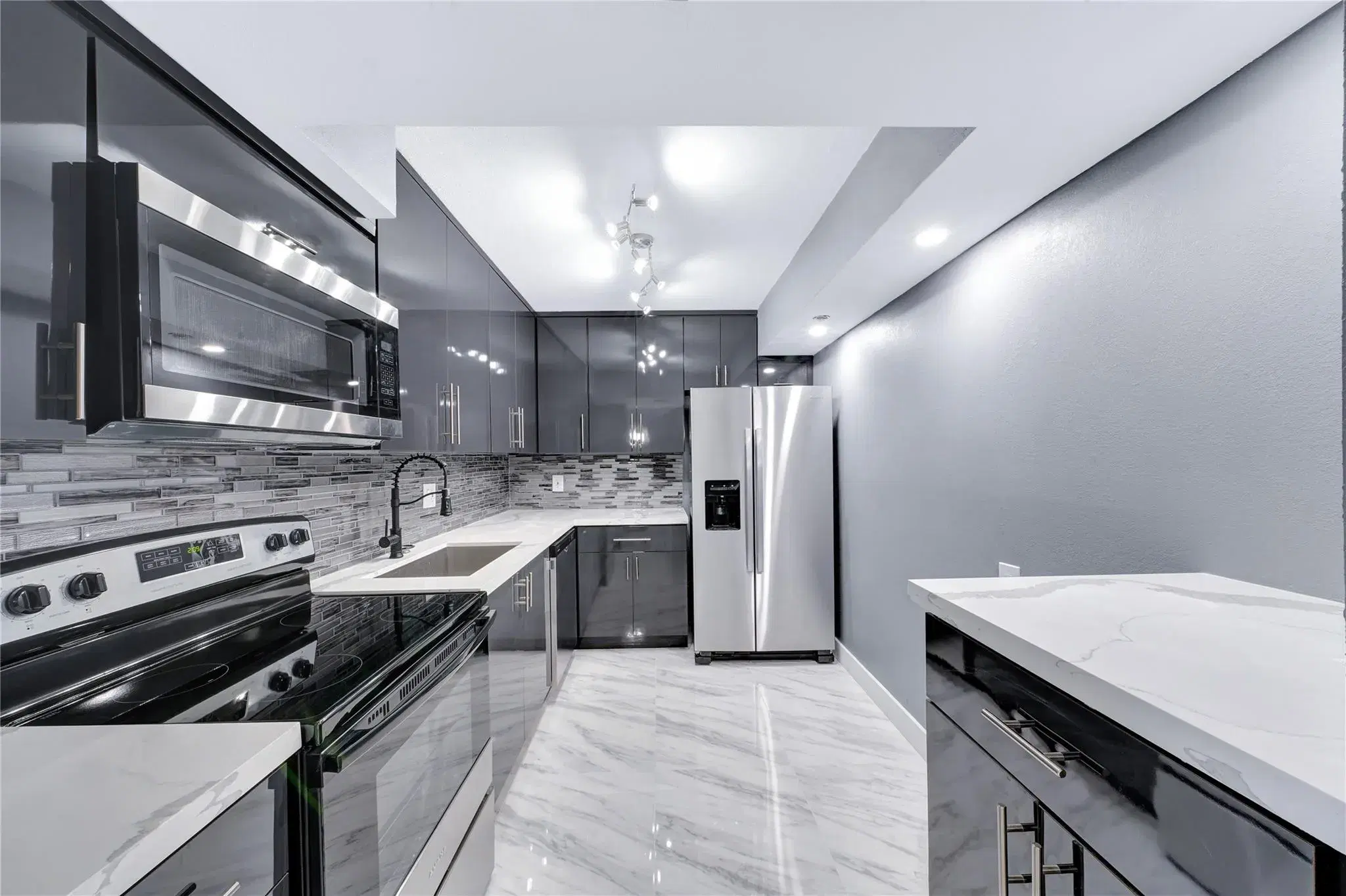 Picture of 1100 Saint Charles Pl 708, Pembroke Pines, FL 33026