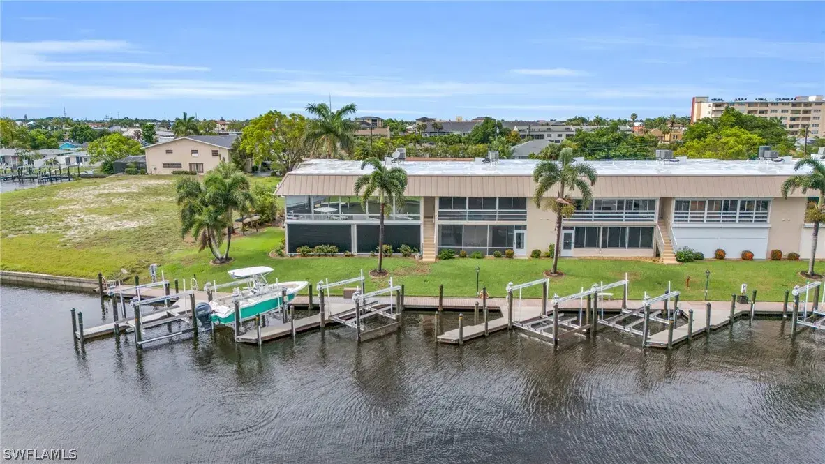 Picture of 1730 Sandy Cir 111, Cape Coral, FL 33904