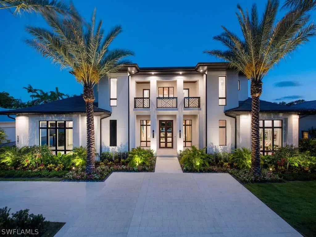 Picture of 540 4Th Ave N, Naples, FL 34102