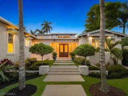 Picture of 185 NORTH Lake Dr, Naples, FL 34102