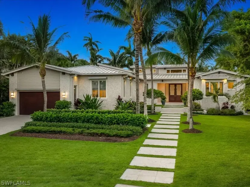 Picture of 185 NORTH Lake Dr, Naples FL 34102