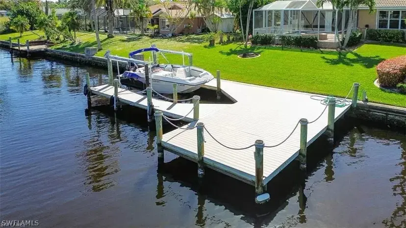 Picture of 937 Dolphin Dr, Cape Coral FL 33904