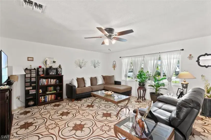 Picture of 1505 Medford Pl, Lehigh Acres FL 33936