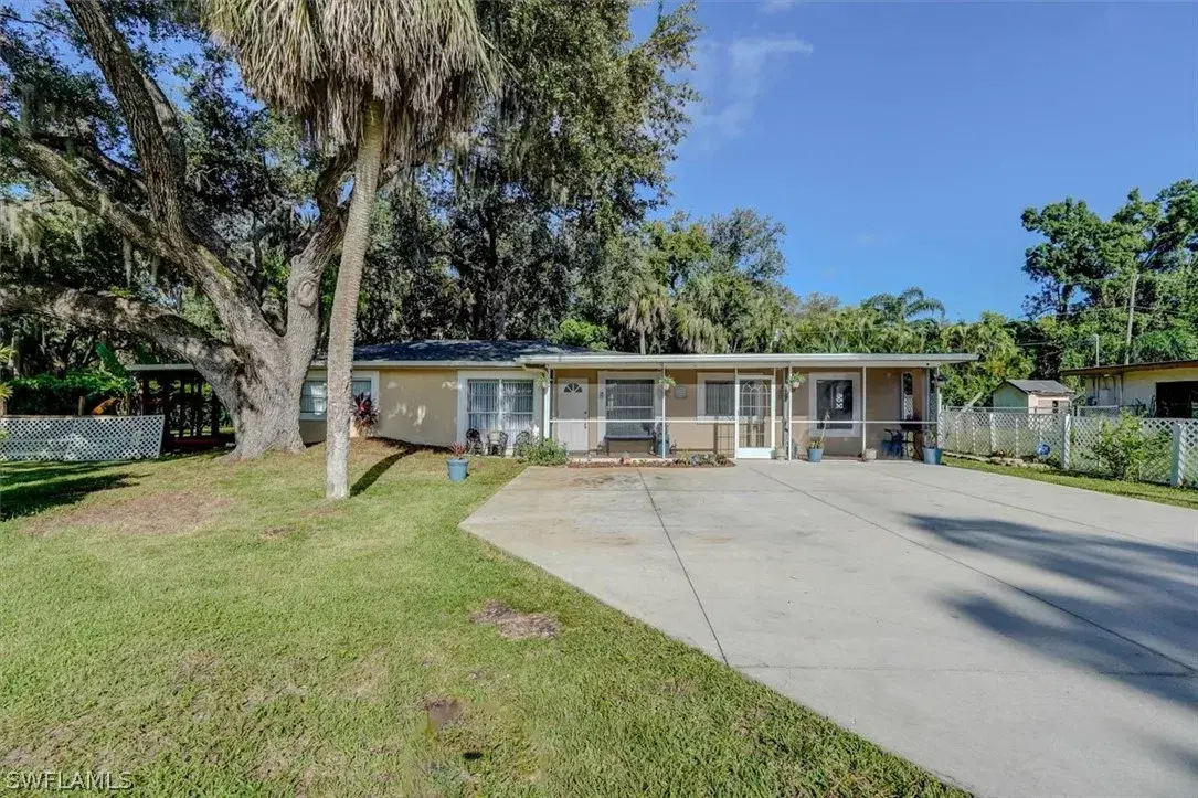 Picture of 1119 Travis Ave, North Fort Myers, FL 33903