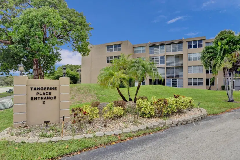 Picture of 9480 Tangerine Pl 304, Davie FL 33324