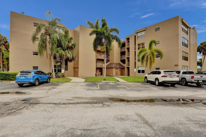 Picture of 9480 Tangerine Pl 304, Davie FL 33324