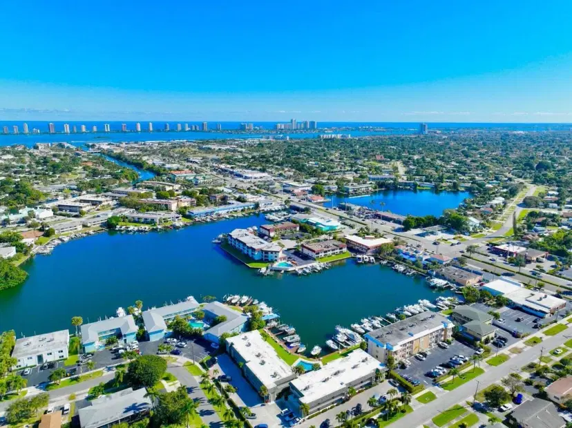 Picture of 312 Northlake Drive 104, North Palm Beach FL 33408