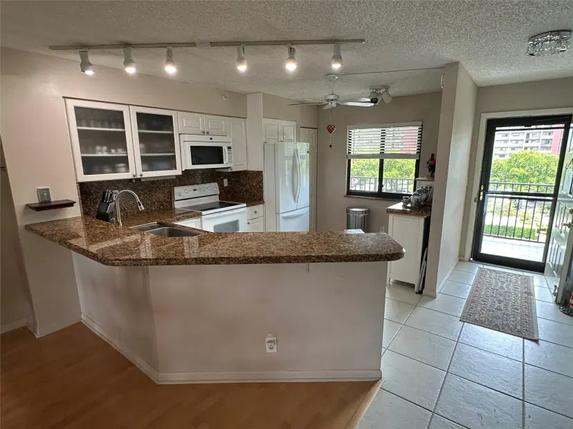 Picture of 2205 S Cypress Bend Dr 505, Pompano Beach FL 33069