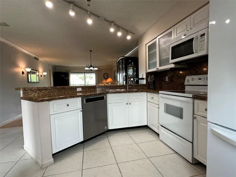 Picture of 2205 S Cypress Bend Dr 505, Pompano Beach FL 33069
