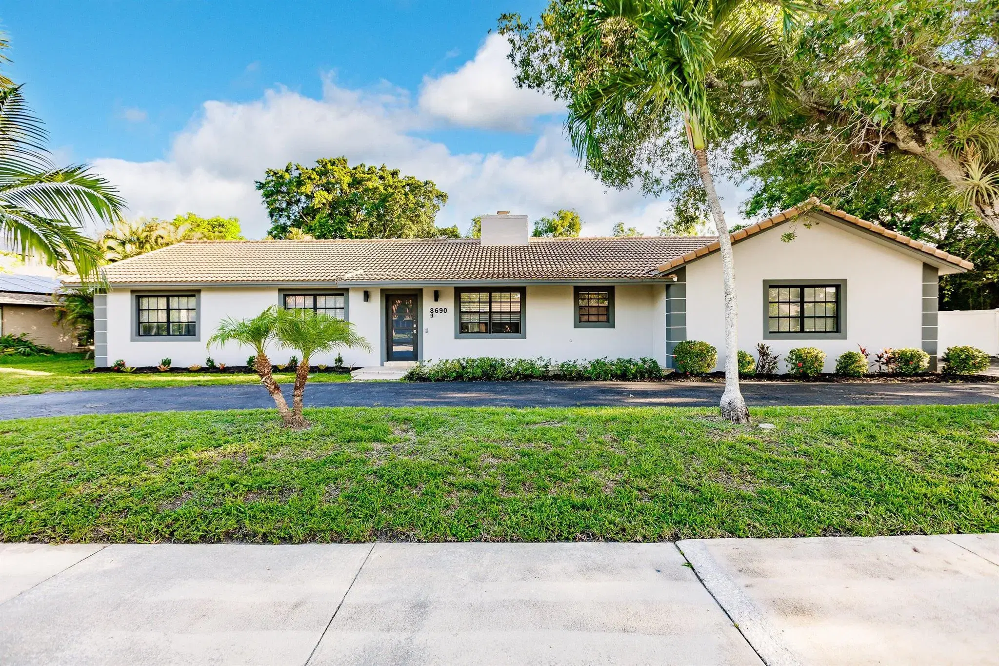 Picture of 8690 Gatehouse Road, Plantation, FL 33324