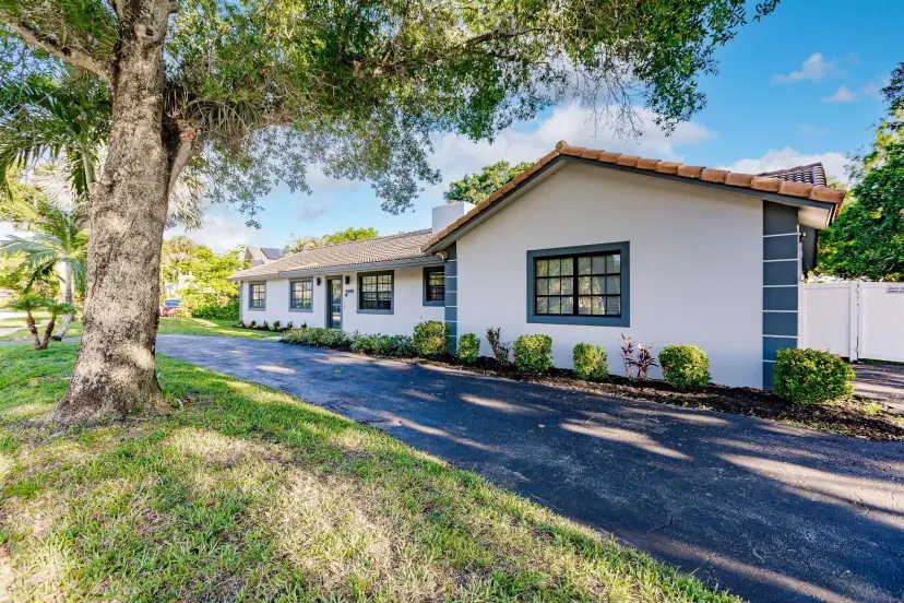 Picture of 8690 Gatehouse Road, Plantation FL 33324