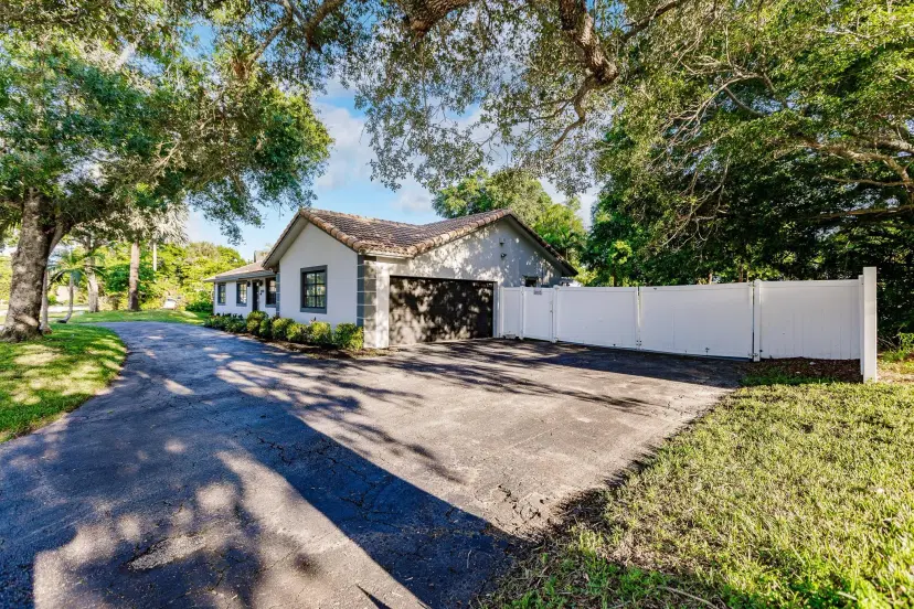 Picture of 8690 Gatehouse Road, Plantation FL 33324