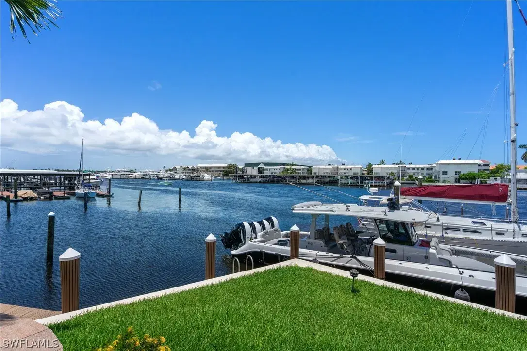 Picture of 800 River Point Dr 213, Naples, FL 34102