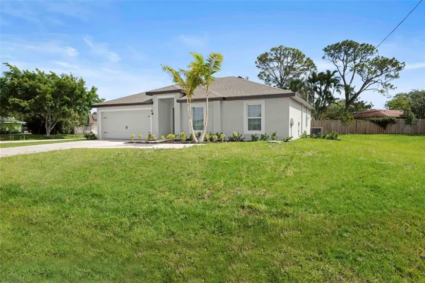 Picture of 1021 SE Floresta Dr, Port St Lucie FL 34983