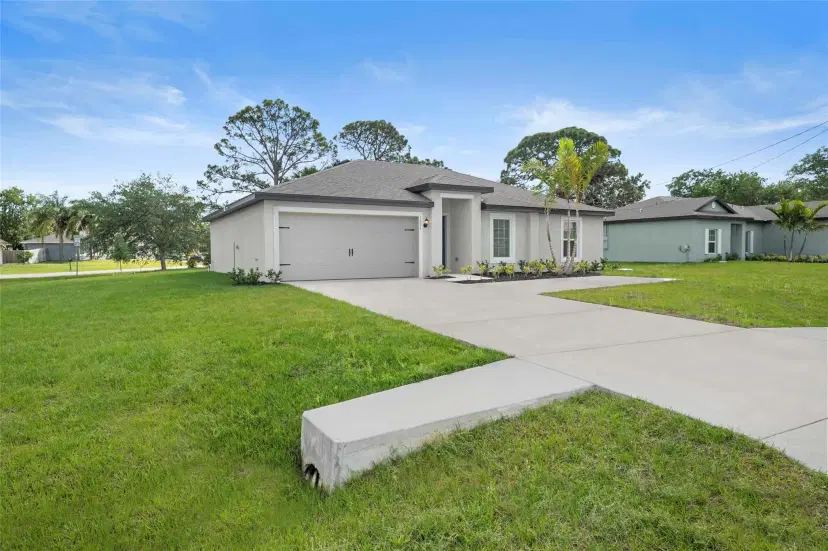 Picture of 1021 SE Floresta Dr, Port St Lucie FL 34983