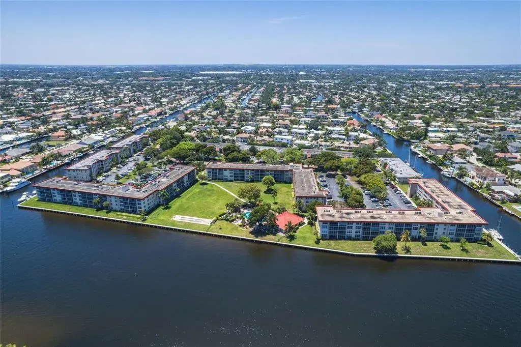 Picture of 3150 NE 48Th Ct 303, Lighthouse Point, FL 33064