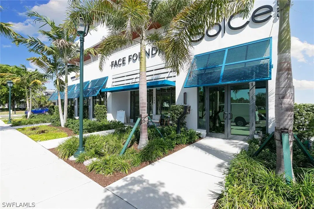 Picture of 101 8Th St S 306, Naples, FL 34102