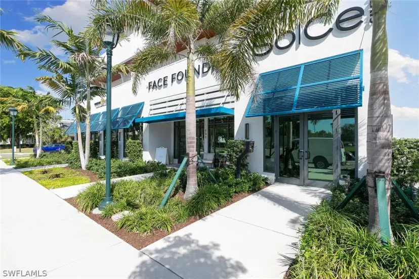 Picture of 101 8Th St S 306, Naples FL 34102